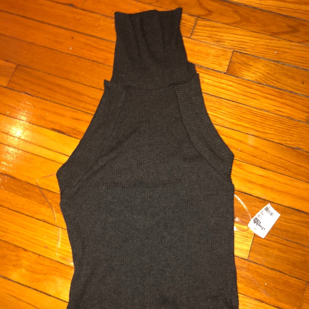 NWT Grey Turtleneck No Sleeve Open Back Shirt